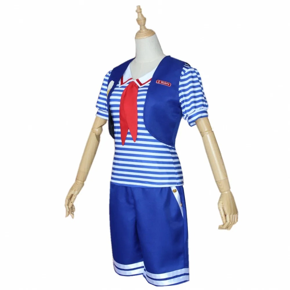 Uniforme de marinheiro da Robin visto de lado em manequim com colete azul