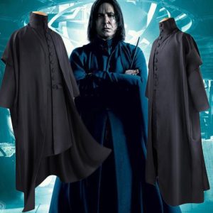 Fantasia do Severo Snape, de Harry Potter, com capa e sobrecasaca pretas