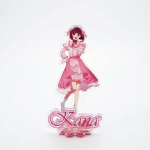 Kana Arima, de Oshi no Ko, em display de acrílico, em pé de vestido rosa, com o nome na base