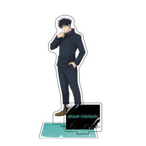 Megumi Fushiguro, de Jujutsu Kaisen, em display de acrílico, de uniforme escuro e mão no bolso, sobre base azul-clara
