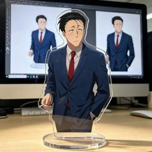 Display de acrílico do Yamada de terno azul e gravata vermelha, em base transparente, de Fumando Atrás do Supermercado com Você