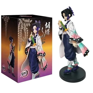 Shinobu Kocho de Demon Slayer em figure, vestindo haori de borboleta, ao lado da embalagem