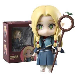Marcille articulada, de Dungeon Meshi, com cajado e a caixa ao lado