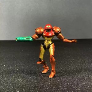 Figure articulada da Samus Aran, de Metroid, de armadura laranja e canhão verde no braço