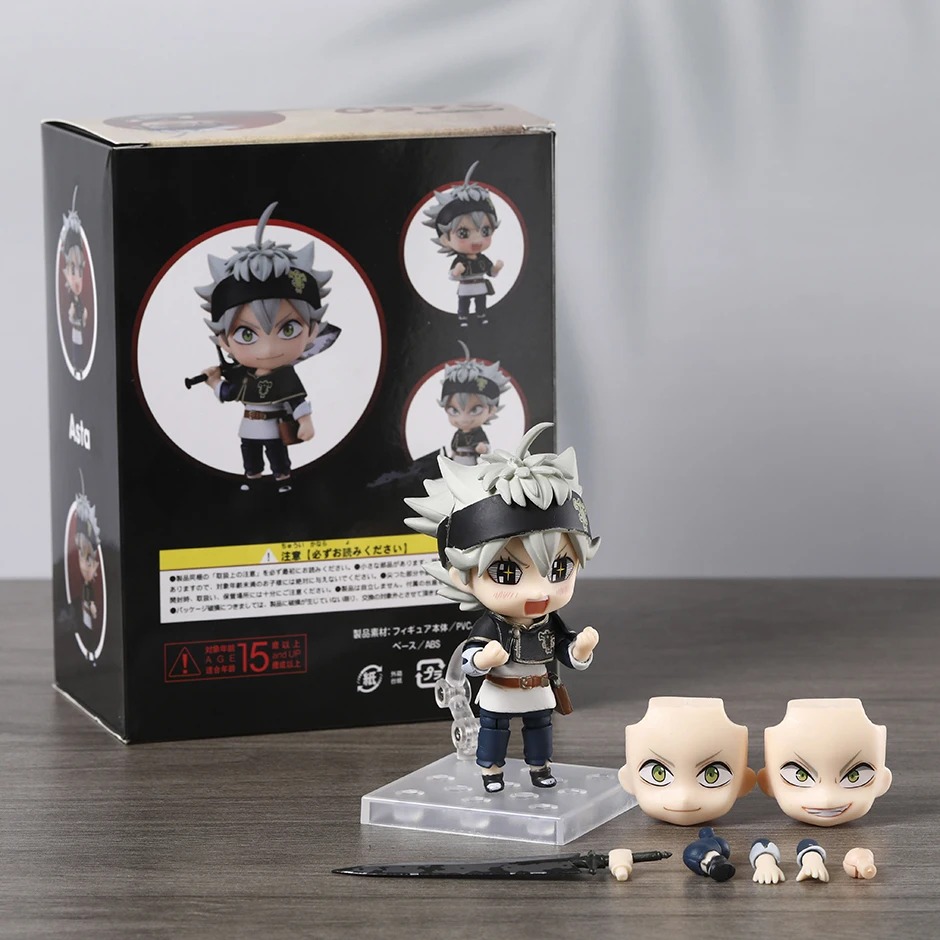 Caixa preta e figure do Asta, de Black Clover, com as faces extras e a espada na frente