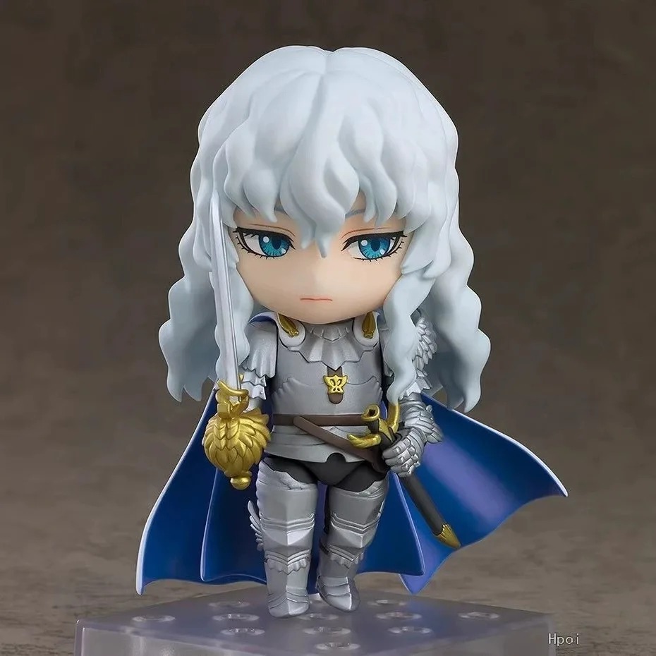 Figure do Griffith, de Berserk, de frente, com as mãos junto ao corpo e a capa azul aberta