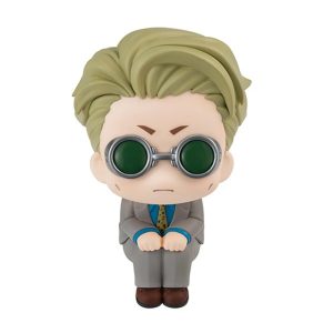 Figure do Nanami Kento sentado, de terno cinza e óculos escuros, em estilo chibi de Jujutsu Kaisen