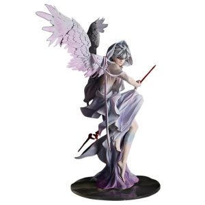Estátua do Kaworu Nagisa, de Evangelion, de asas abertas, manto claro e lança vermelha sobre base transparente