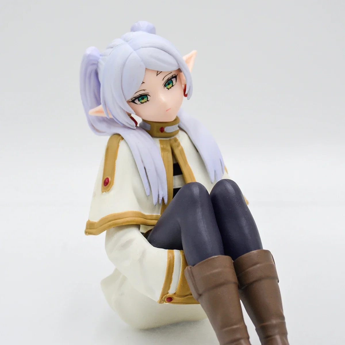 Figure da Frieren sentada: foto 2