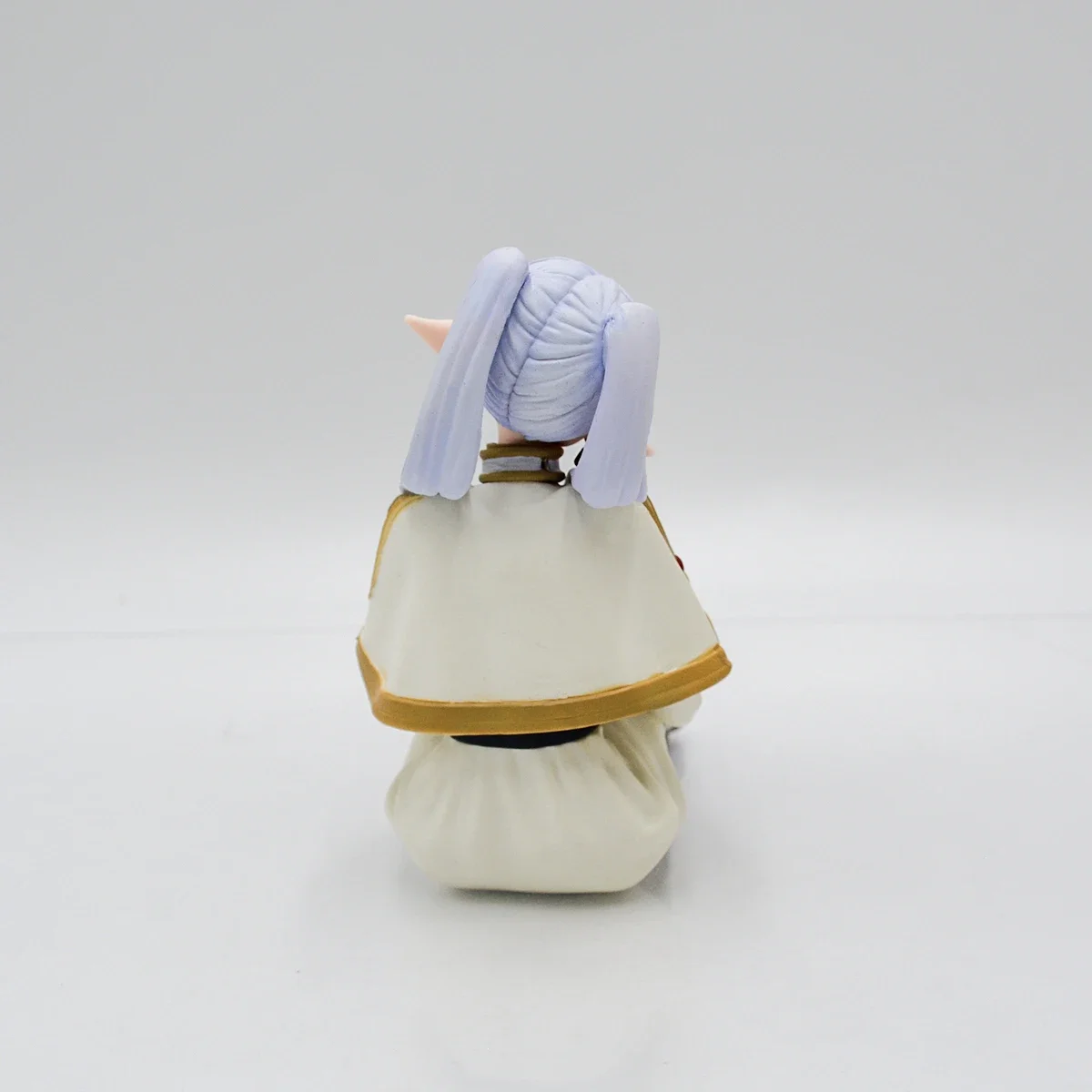 Figure da Frieren sentada: foto 4