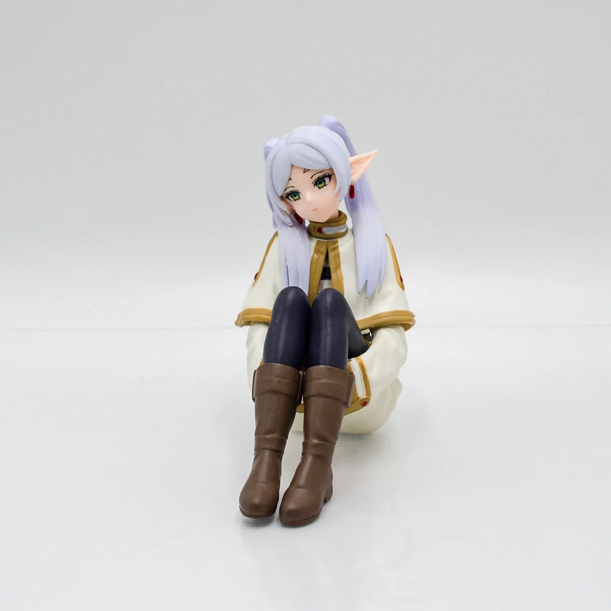 Figure da Frieren sentada: foto 5