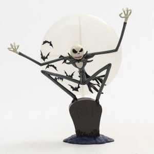 Jack Skellington saltando diante da lua sobre uma lápide, figure de O Estranho Mundo de Jack