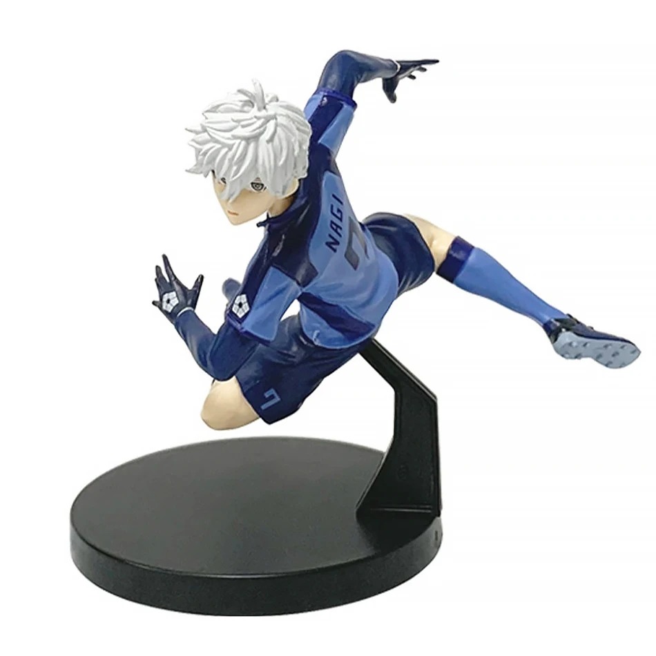 Nagi Seishiro de Blue Lock em figure, em pose de ação sobre base preta, outro ângulo