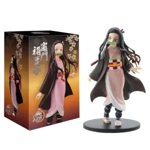 Nezuko Kamado em figure de Demon Slayer, de quimono rosa e haori preto, com a caixa