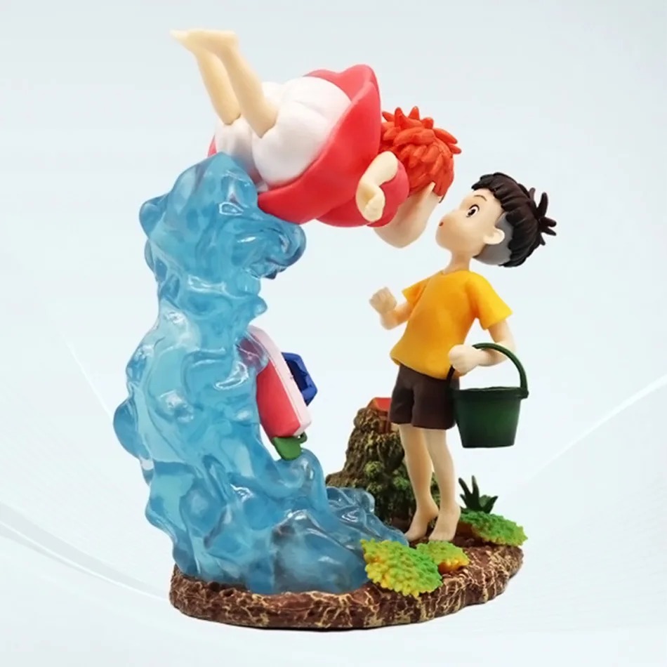 Cena com onda azul, balde verde e base de rocha, no figure de Ponyo e Sosuke