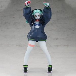 Rebecca de Cyberpunk: Edgerunners em figure, de frente, com moletom azul-escuro e armas erguidas