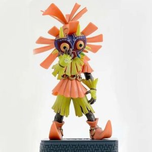 Skull Kid de Majora's Mask em figure, de frente, sobre base cinza, com máscara colorida e saia laranja