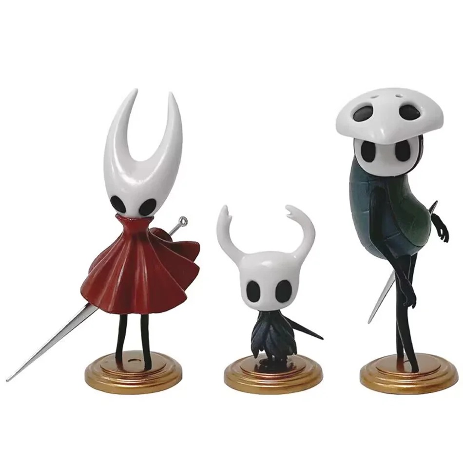 Três figures de Hollow Knight em bases douradas: Hornet de capa vermelha, o Cavaleiro e outro personagem