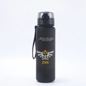 Garrafa preta de 650 ml com estampa da Triforce e brasão de The Legend of Zelda