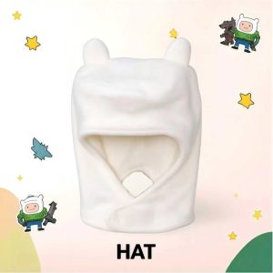 Gorro branco de pelúcia com orelhas do Finn, de Hora de Aventura, sobre fundo claro