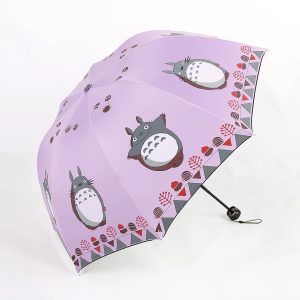Guarda-chuva dobrável roxo com o Totoro estampado, visto de cima