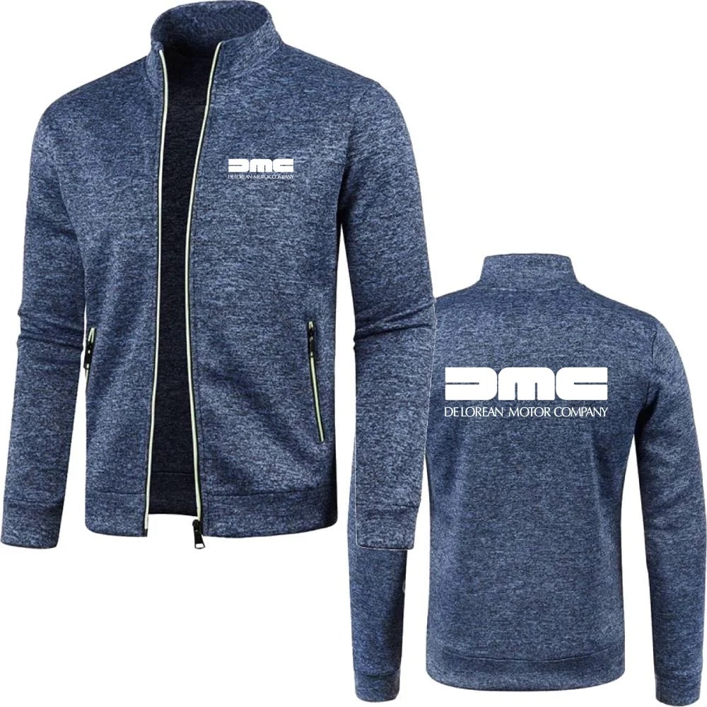 Jaqueta azul jeans de zíper com o logo DMC DeLorean, frente e costas