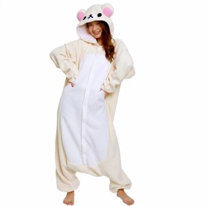 Modelo de kigurumi branco da Korilakkuma, de Rilakkuma, com capuz de orelhas rosa