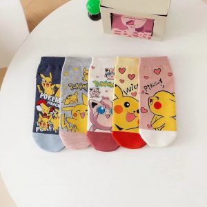 Kit de 5 pares de meias soquete de Pokémon com Pikachu e Jigglypuff lado a lado