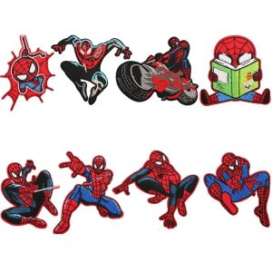 Oito patches do Homem-Aranha, da Marvel, em ação, de moto, lendo e numa teia
