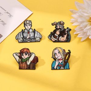Quatro broches de esmalte do grupo de Dungeon Meshi: Laios, Senshi, Chilchuck e Marcille