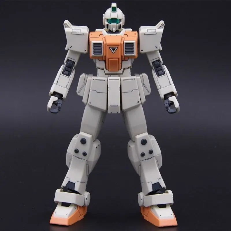 Mecha Gundam RGM-79G Ground Type montado em 1/144, de frente, com escudo laranja