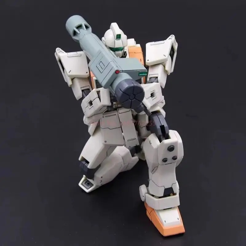 Gundam RGM-79G em 1/144, ajoelhado com a bazuca no ombro