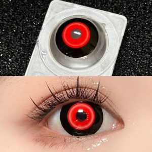 Lente vermelha com anel preto do Kaneki Ken, de Tokyo Ghoul, na embalagem e vestida no olho