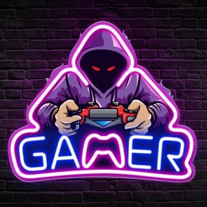 Letreiro de neon LED roxo e azul com gamer encapuzado, controle e a palavra GAMER
