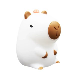 Luminária de silicone em formato de capivara branca com uma laranja na cabeça, sobre fundo branco
