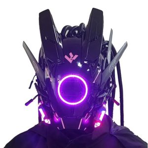 Máscara cyberpunk preta com anel de luz LED roxo e detalhes mecânicos, vista de frente