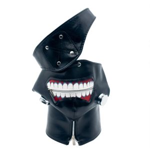 Máscara do Ken Kaneki, de Tokyo Ghoul, montada, em preto com boca de dentes, zíper e tapa-olho