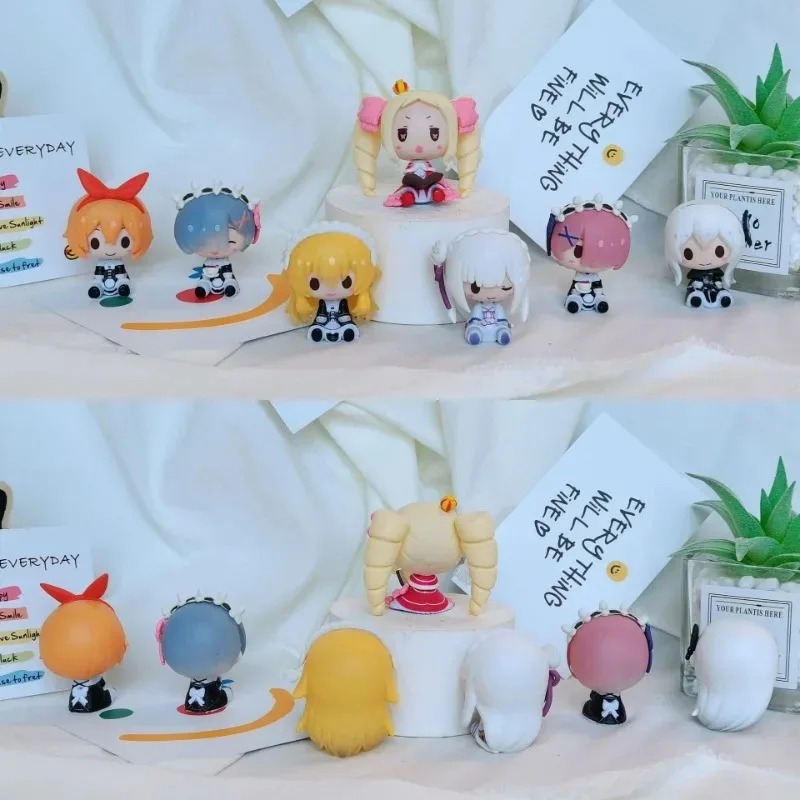 Conjunto de mini figures de Re:Zero sobre degraus decorativos, com plantas ao fundo