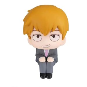 Reigen Arataka, de Mob Psycho 100, em mini figure chibi sentada, de terno cinza e gravata rosa