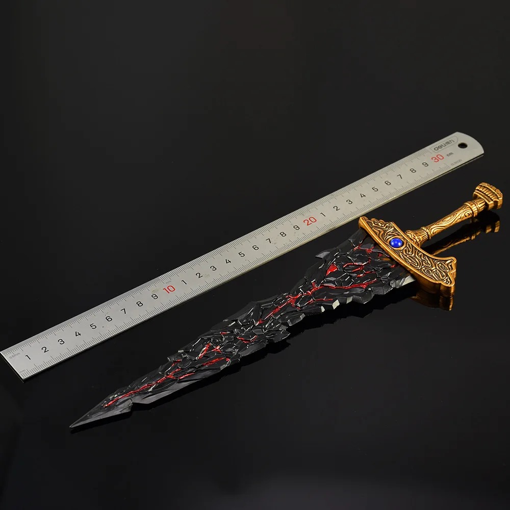 Miniatura da Black Blade de Maliketh ao lado de uma régua, em metal, com 30 cm