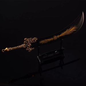 Miniatura da Starscourge Greatsword do Radahn, de Elden Ring, com lâmina curva escura e cabo dourado no suporte