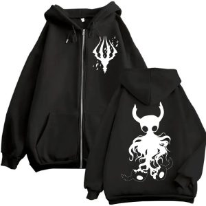 Moletom preto de zíper e capuz, com símbolo no peito e o Cavaleiro de Hollow Knight nas costas