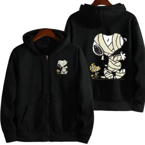 Moletom preto de zíper e capuz com o Snoopy enfaixado e o Woodstock, frente e costas