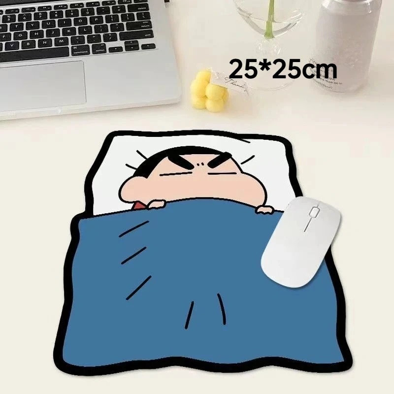 Mousepad do Shin-chan de 25x25 cm com um mouse branco em cima
