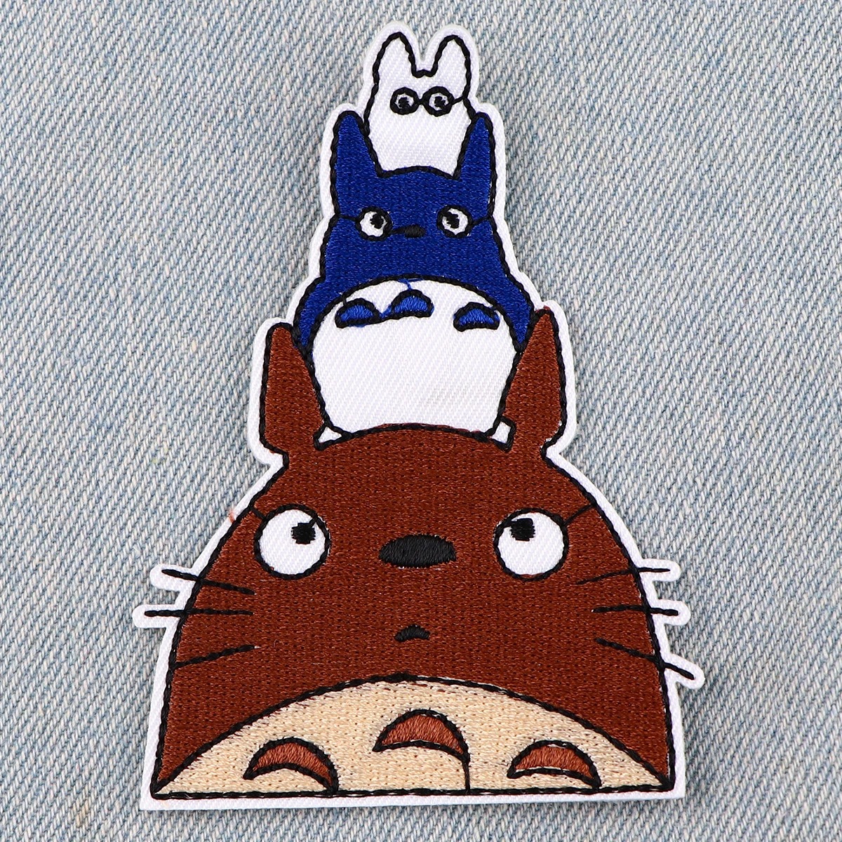 Patch do Totoro com os dois amiguinhos azul e branco na cabeça, de Meu Amigo Totoro