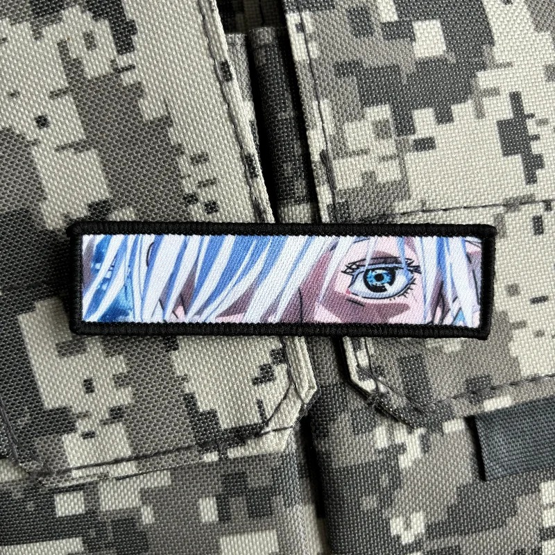 Patch do olho do Gojo Satoru, de Jujutsu Kaisen, sobre tecido camuflado