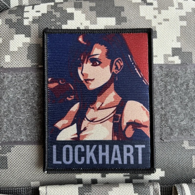 Patch da Tifa Lockhart, de Final Fantasy VII, com LOCKHART escrito, preso num colete camuflado