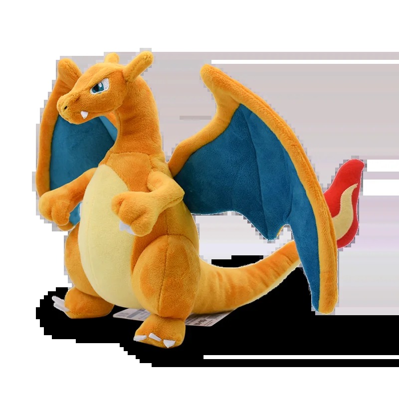 Pelúcia do Charizard em três quartos, com a chama na ponta da cauda