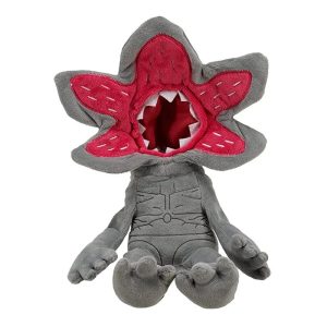 Demogorgon de Stranger Things em pelúcia cinza sentada, com a cabeça de pétalas vermelhas