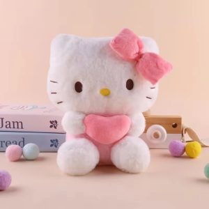 Hello Kitty branca com laço rosa, segurando um coração rosa